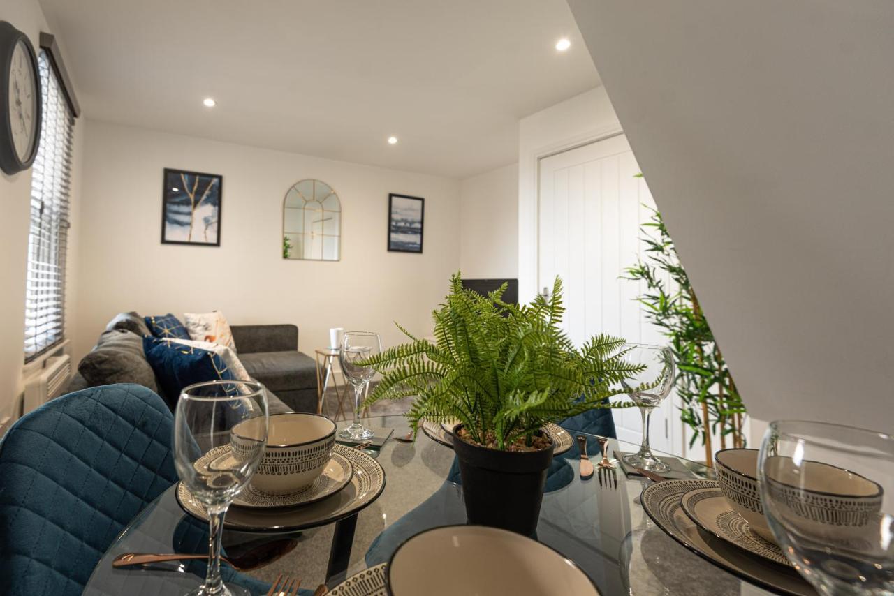 1 Bed Central - Free Parking - Long Stay Offer Strood Exterior photo
